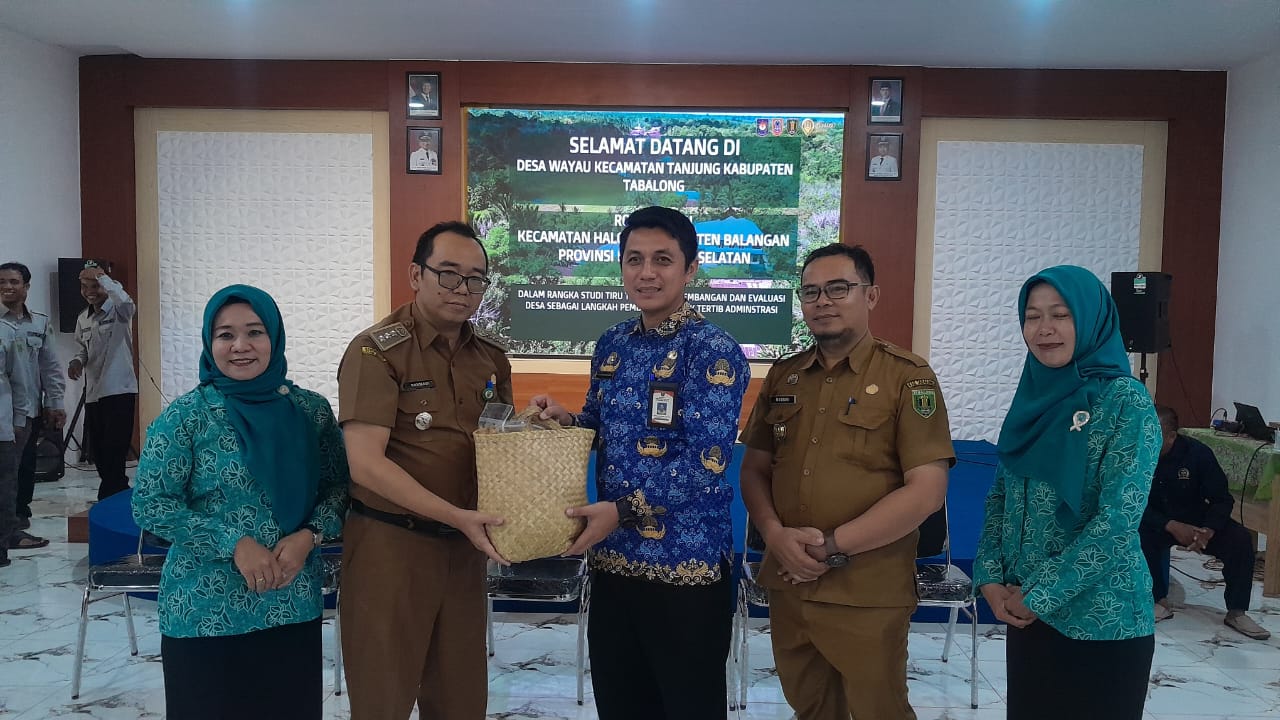 Juarai Lomba Desa Se-Kalsel, Kecamatan Halong Studi Tiru ke Desa Wayau