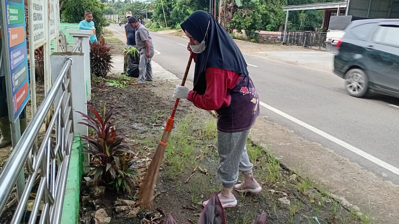Gotong Royong Desa Wayau