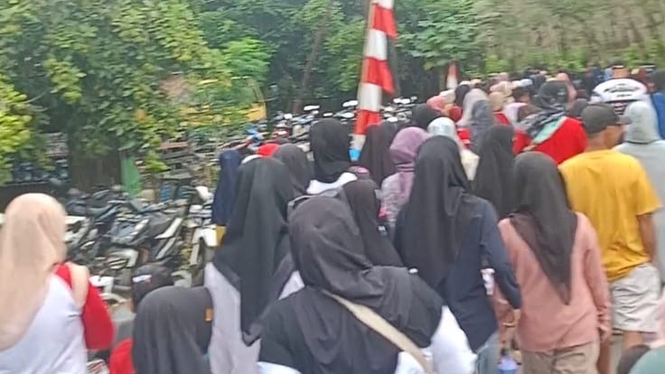 Langkah Sehat, Hati Gembira : Keseruan Jalan Sehat di Kecamatan Haruai