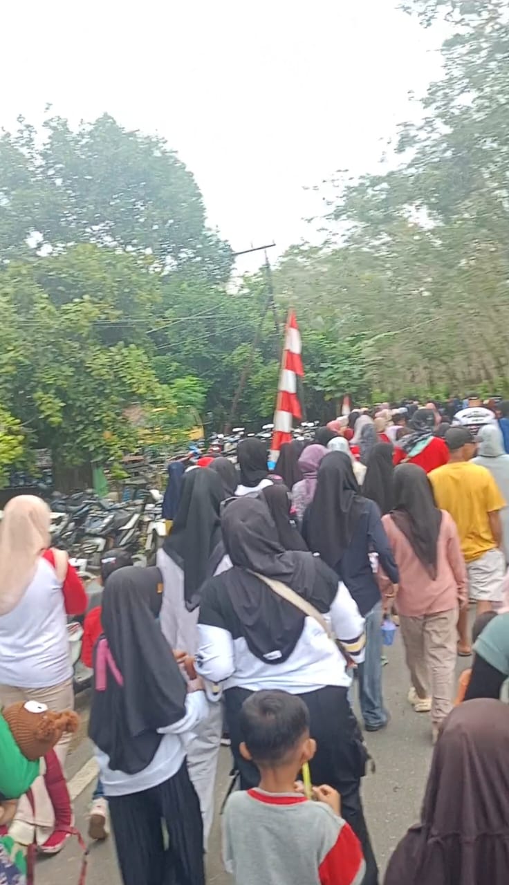 Langkah Sehat, Hati Gembira : Keseruan Jalan Sehat di Kecamatan Haruai