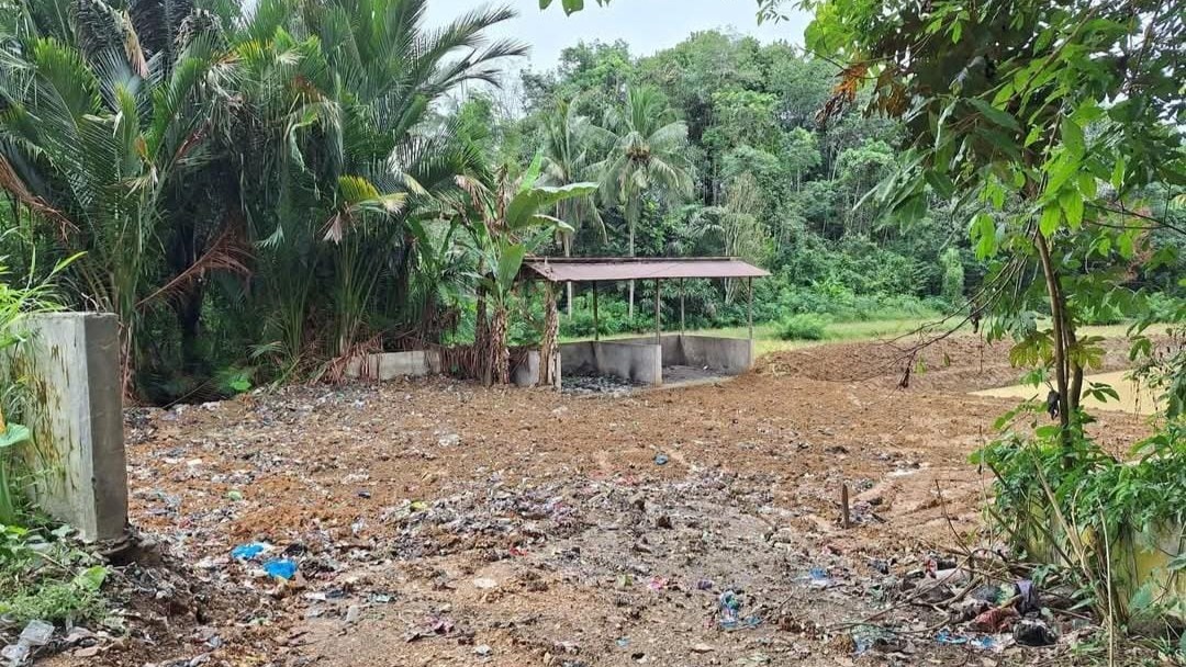 Pembersihan Tempat Pembuangan Sampah Sementara (TPS) Desa Nalui
