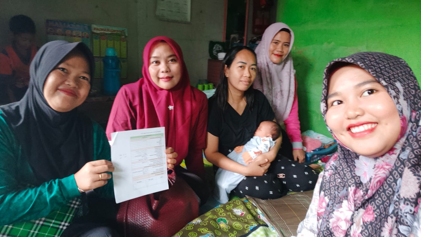 Bidan Desa Kapar dan Kader Tim Pendamping Keluarga Lakukan Kunjungan serta Pemeriksaan Kesehatan Ibu Melahirkan