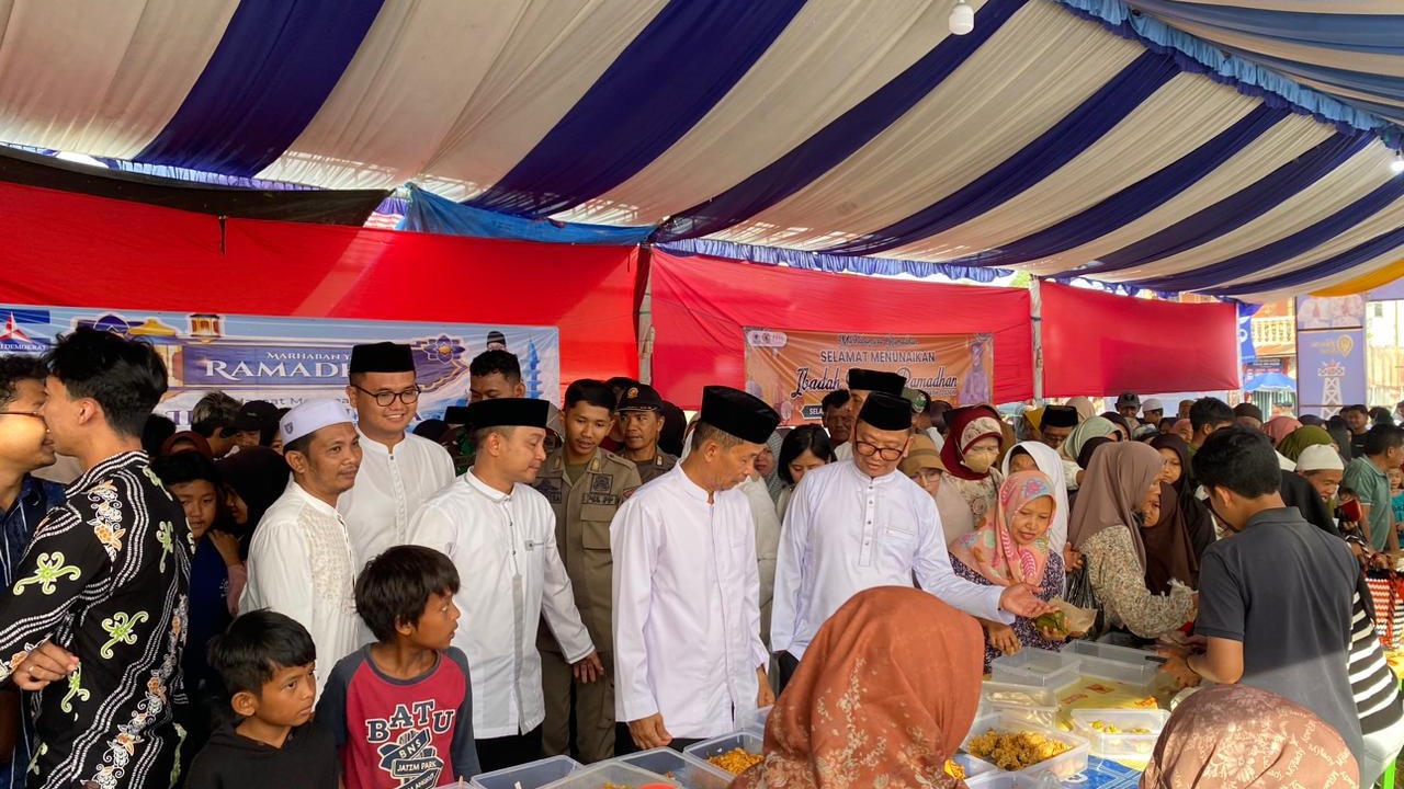 Bupati Tabalong H. Fani Buka dan Tinjau Pasar Ramadan Desa Kapar