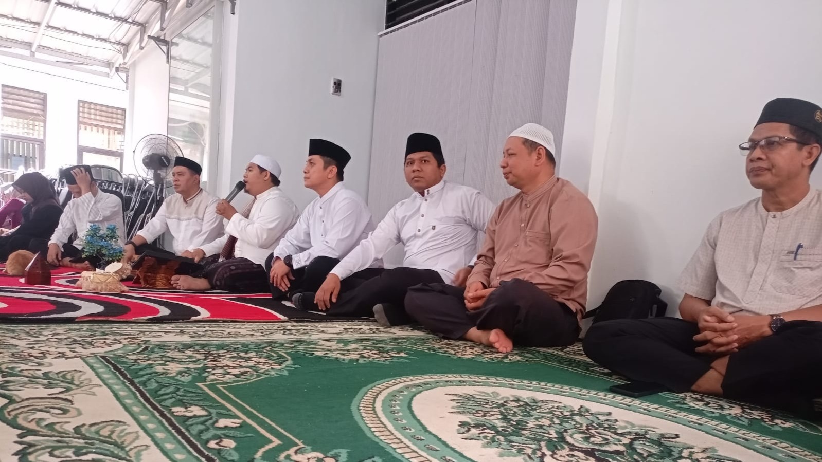 APARAT PEMERINTAH DESA JUA IKUTI TAUSIAH AGAMA RUTIN DI KECAMATAN TANJUNG