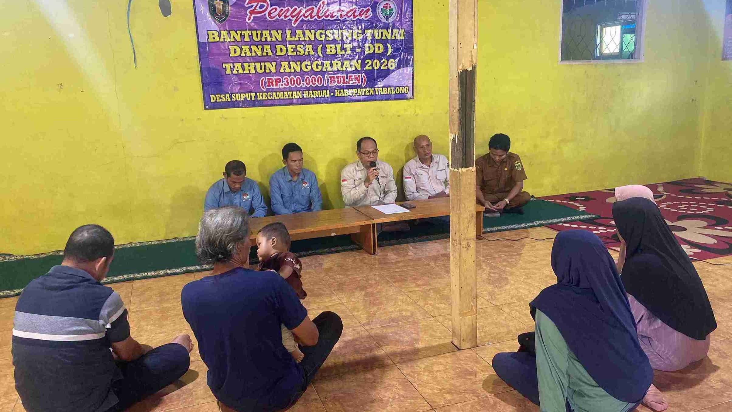 Ringankan Beban Ekonomi, Pemerintah Desa Suput Salurkan BLT Dana Desa Tahap Awal