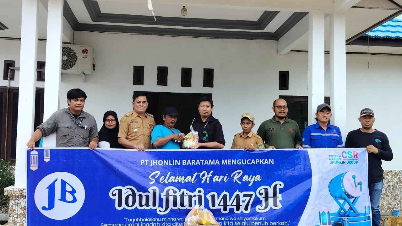 Desa Masingai II Terima Bantuan Parcel Lebaran dari PT Jhonlin Baratama & PT.CMP