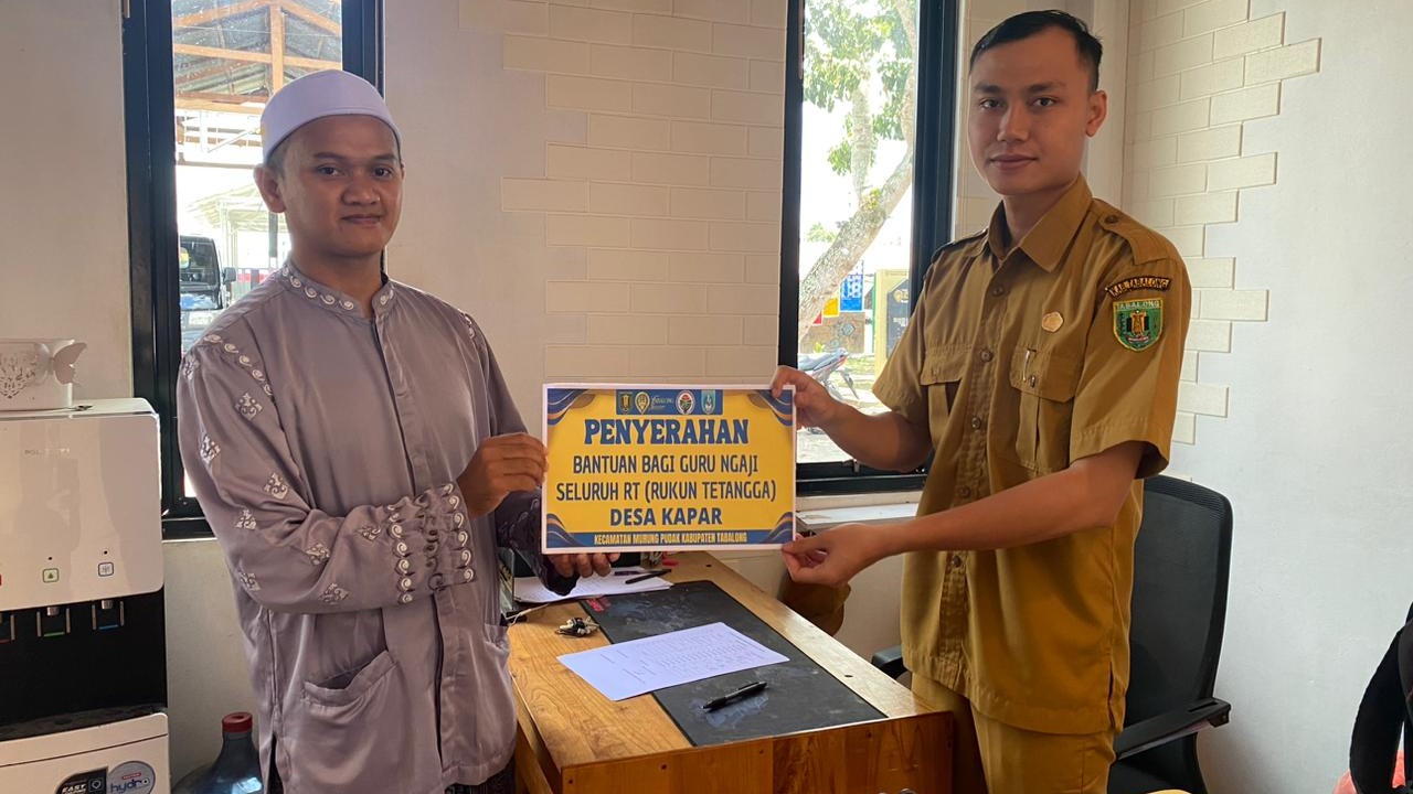 Pemdes Kapar Serahkan Bantuan Honor untuk Guru Ngaji Keliling