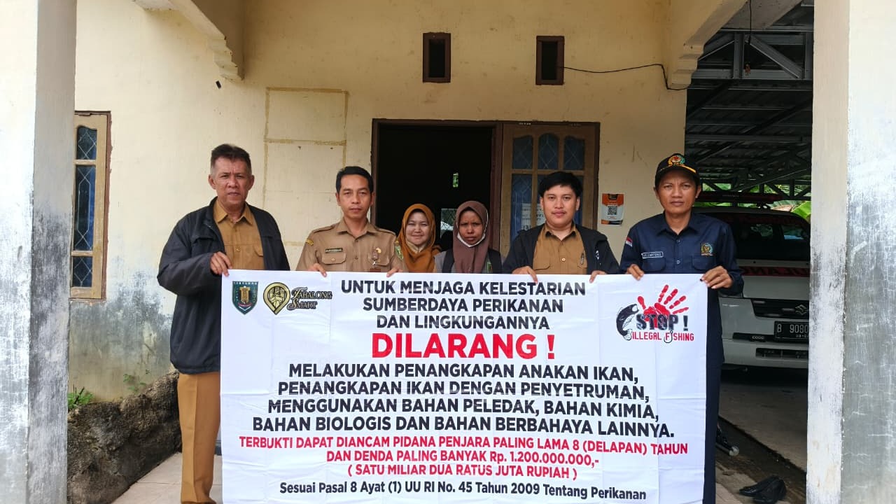 Kunjungan ke Kantor Desa Kambitin DKPPTPH Kab. Tabalong Sosialisasikan Larangan Penangkapan Ikan dengan Penyetruman 