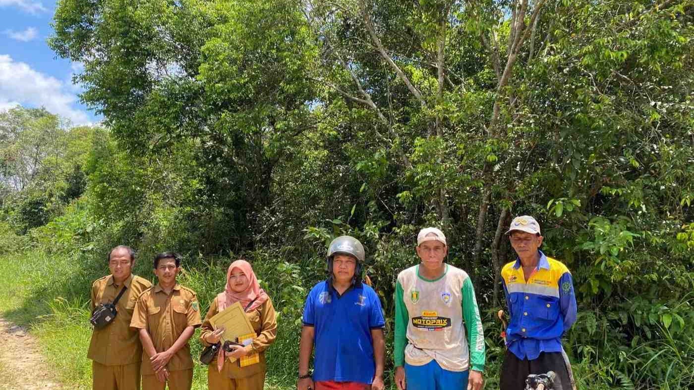 Pengukuran Tanah Warga Desa Kapar untuk Pembuatan Sporadik Dilaksanakan Bersama Tim Desa