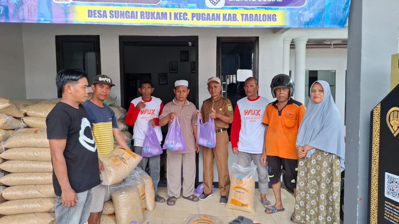 Perkuat Ketahanan Pangan, Desa Sungai Rukam I Salurkan Bibit Padi Unggul dan Sarana Pertanian kepada Petani