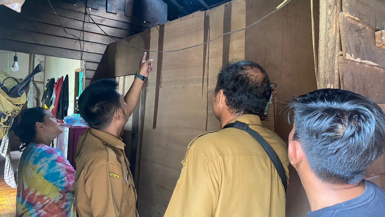 Monitoring Program Bedah Rumah, Pemerintah Desa Kapar Tinjau Langsung Lokasi Pekerjaan