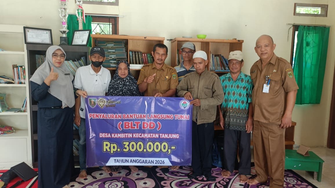 Penyerahan Bantuan Langsung Tunai (BLT) Dana Desa Tahun 2026 untuk Bulan Januari-Maret di Desa Kambitin