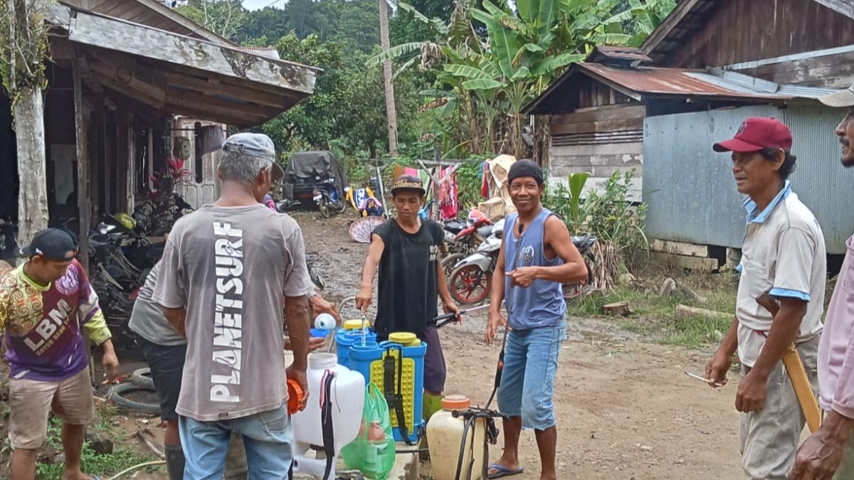 GOTONG ROYONG PENYEMPROTAN RUMPUT