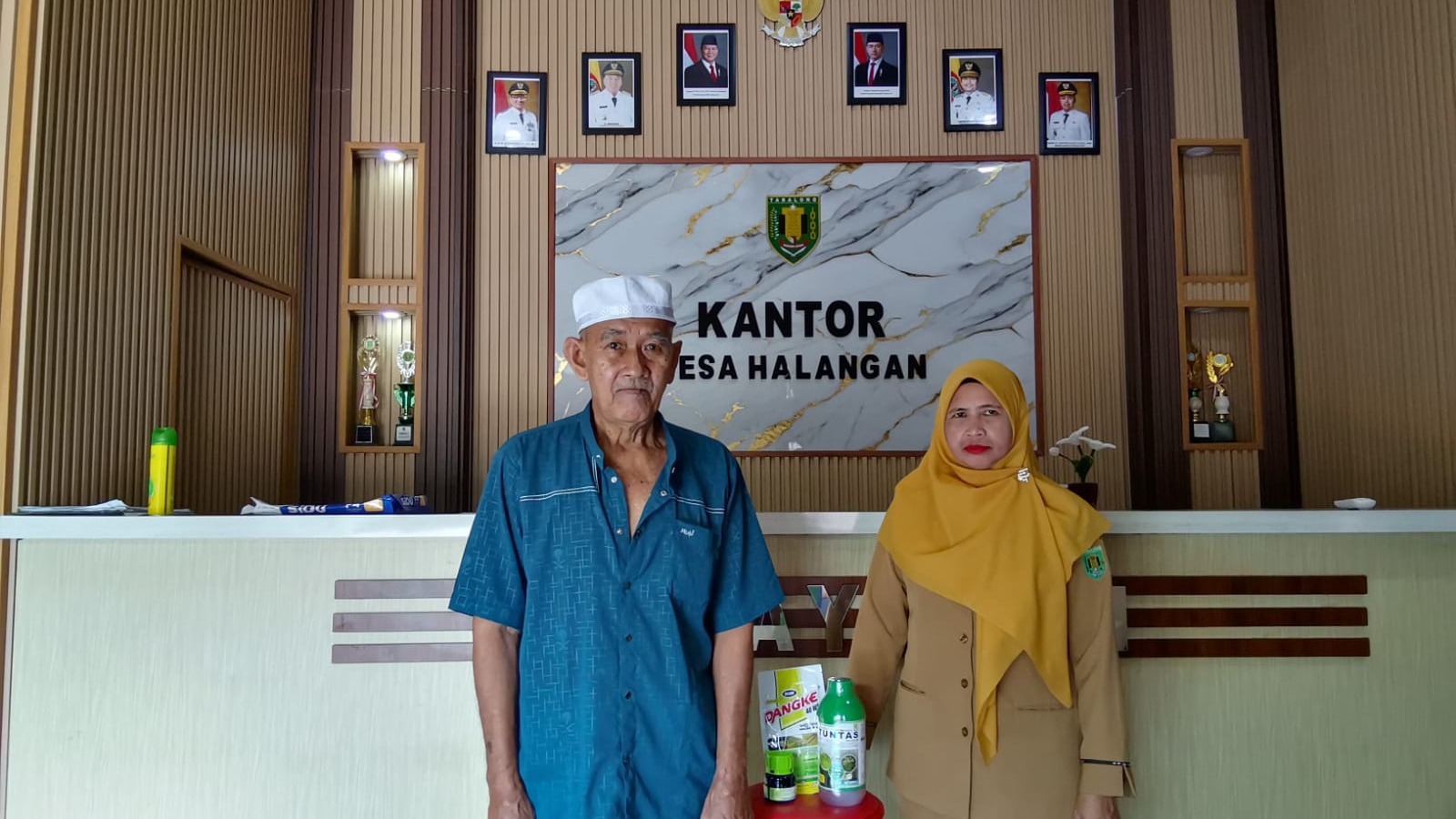 Bersama Petani Desa Kuat, Penyerahan Bantuan Obat Pertanian untuk Ketahanan Pangan