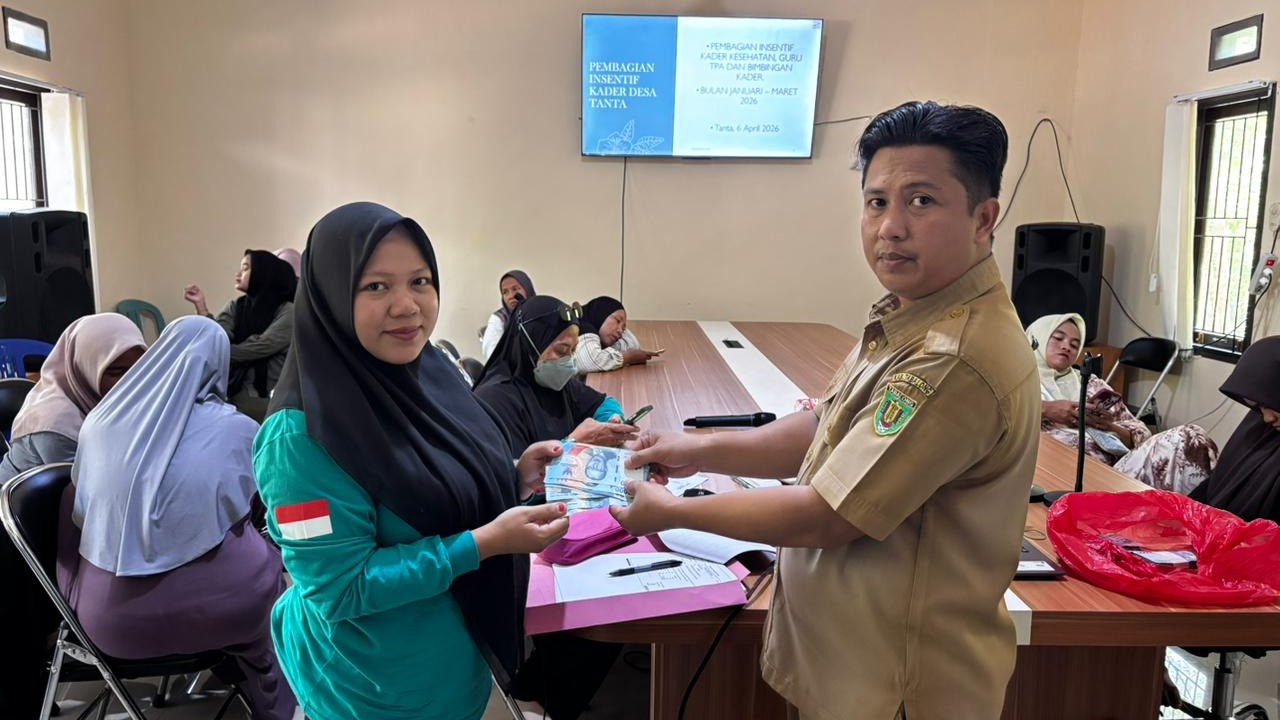 Pemdes Tanta Salurkan Insentif Kader dan Evaluasi Kinerja Para Kader pada Triwulan I
