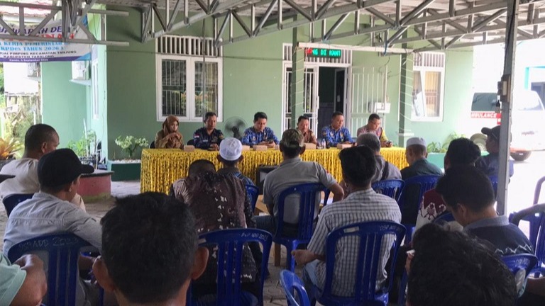 Pemerintah Desa Sungai Pimping Gelar Rapat Mengenai Pemasangan Tiang Listrik Menuju RT 06
