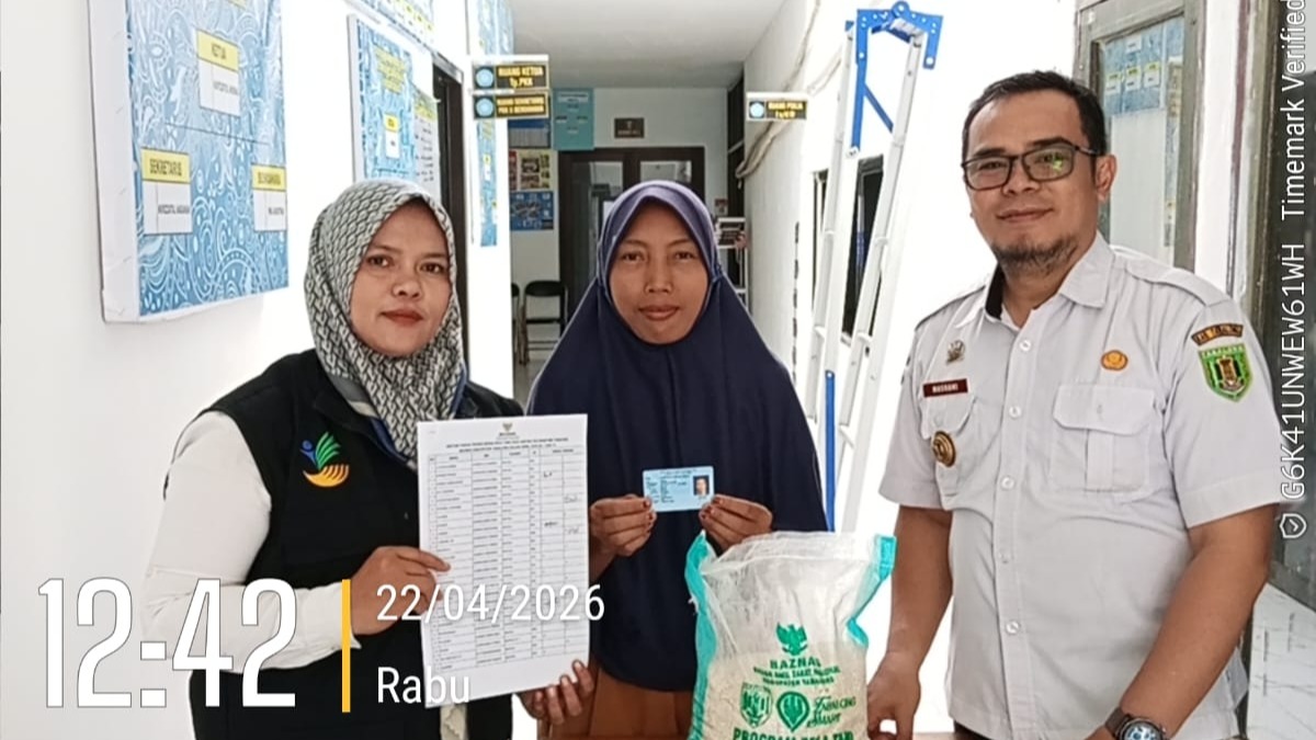 Pemerintah Desa Wayau  Salurkan Bantuan Beras BAZNAS untuk Warga nya 