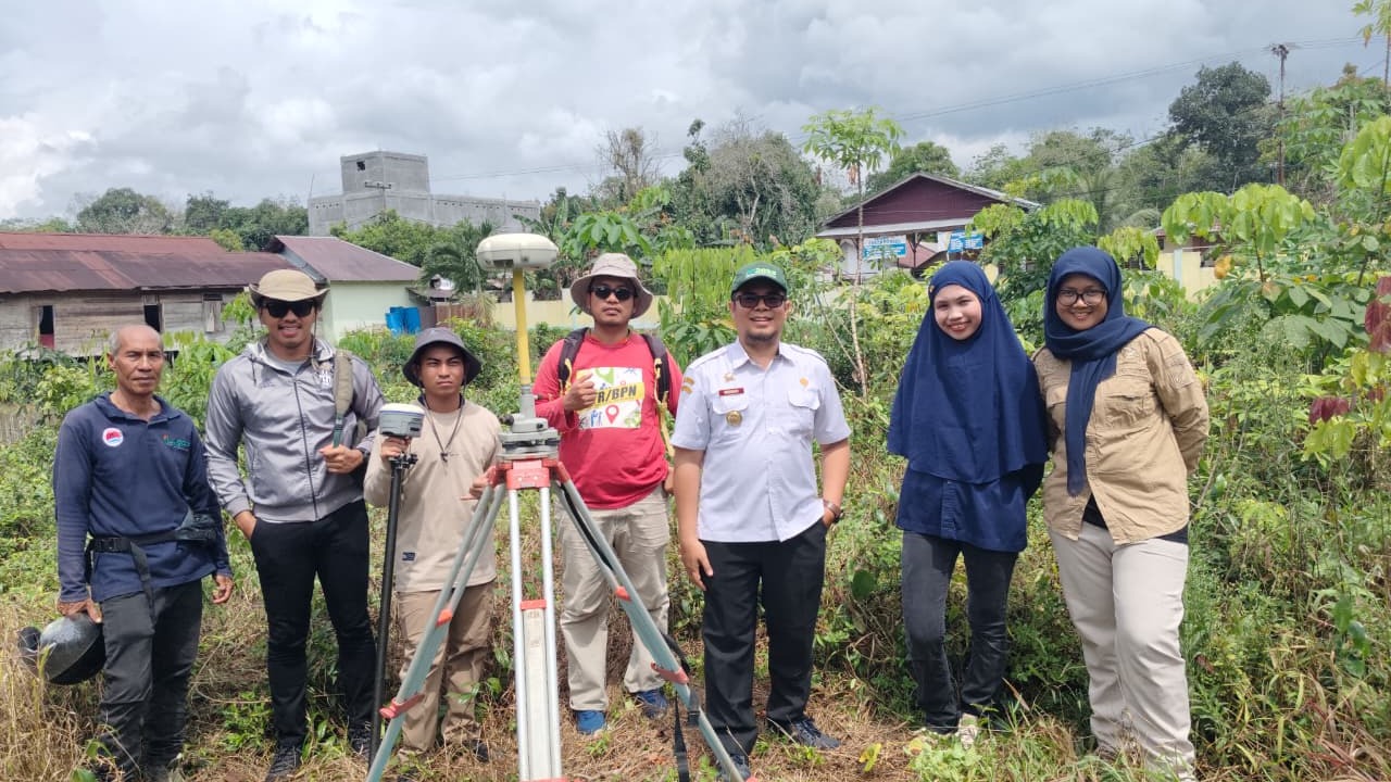 Perkuat Akurasi Tata Ruang, Pemdes Wayau Gelar Pengukuran Lahan Lewat Program ILASPP & PTSL