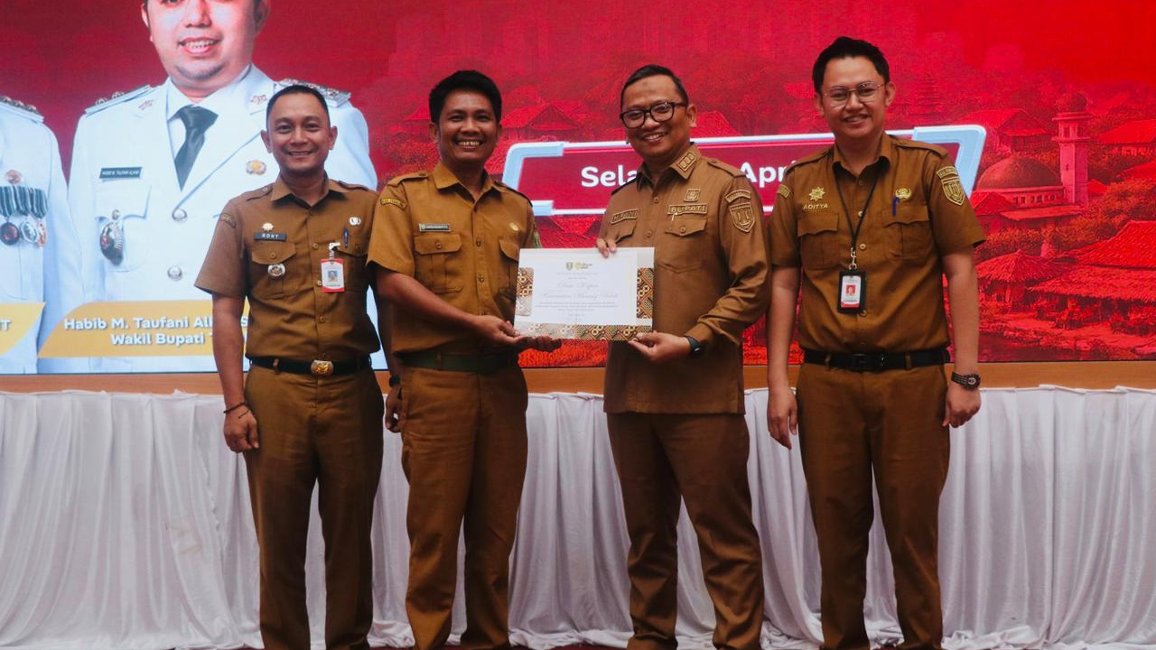 Penandatanganan Komitmen Kinerja Kepala Desa se-Kabupaten Tabalong Sekaligus Desa Kapar Raih Penghargaan