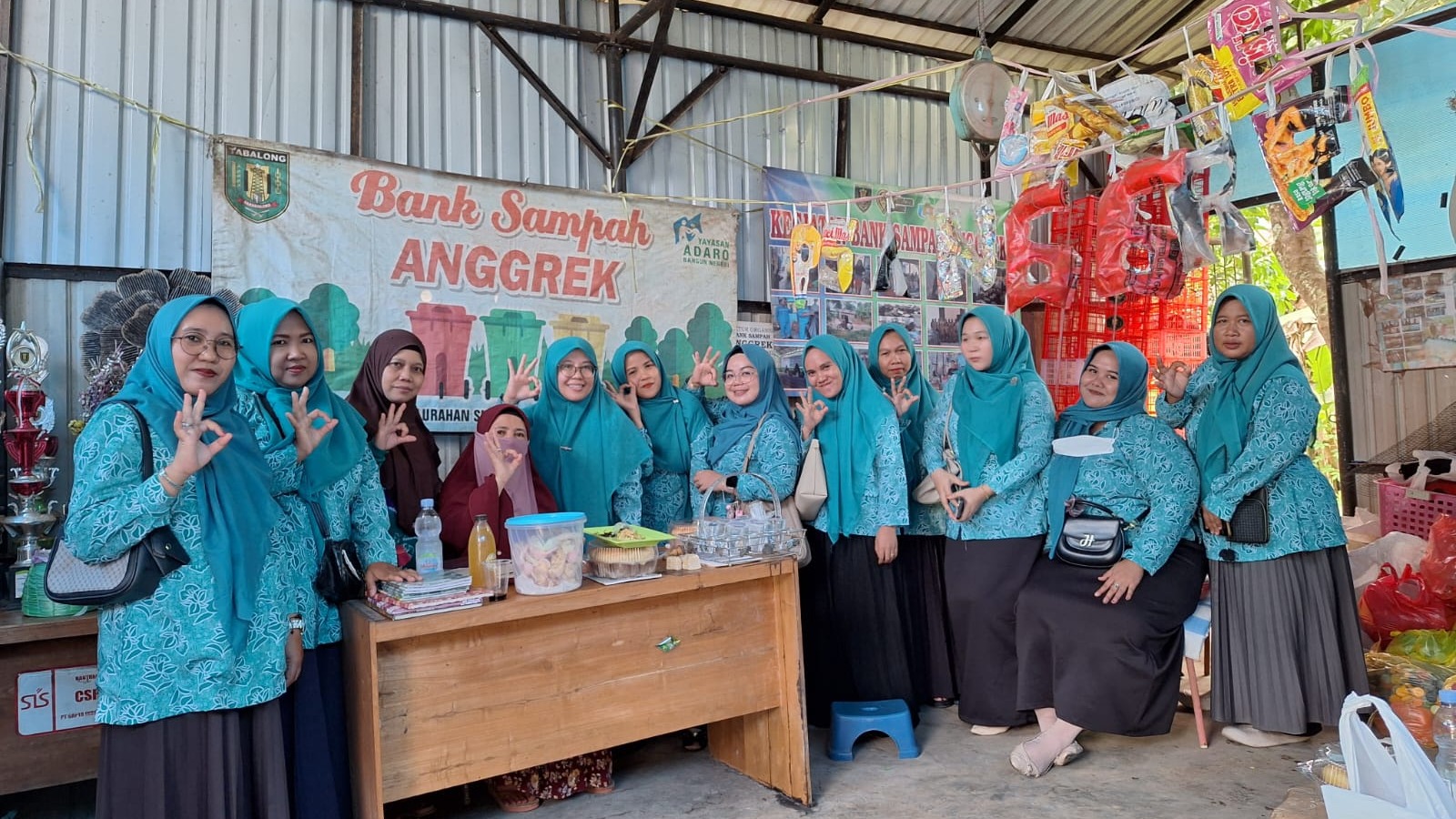 Studi Tiru Pengelolaan Lingkungan, TP-PKK Murung Karangan dan Bank Sampah "MAPAN BERSERI" Kunjungi Bank Sampah Anggrek