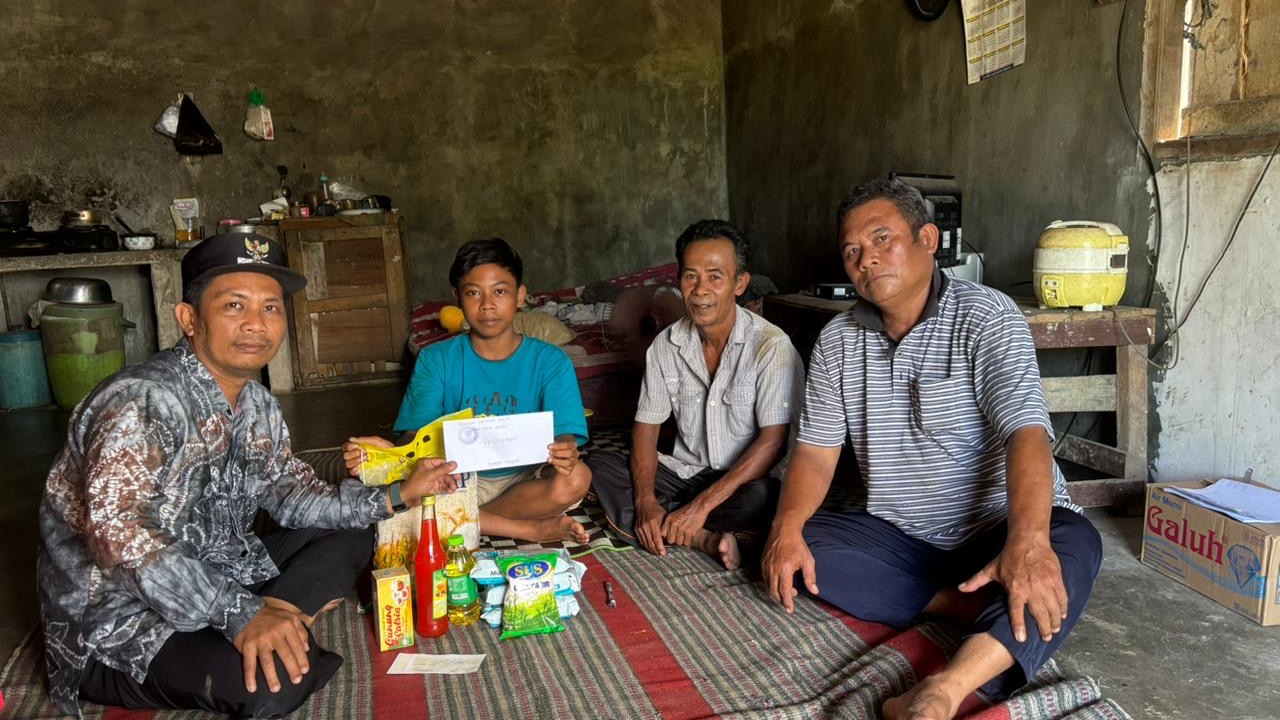 Kepala Desa Kapar Serahkan Santunan Langsung ke Rumah Masyarakat  Sebagai Bentuk Belasungkawa