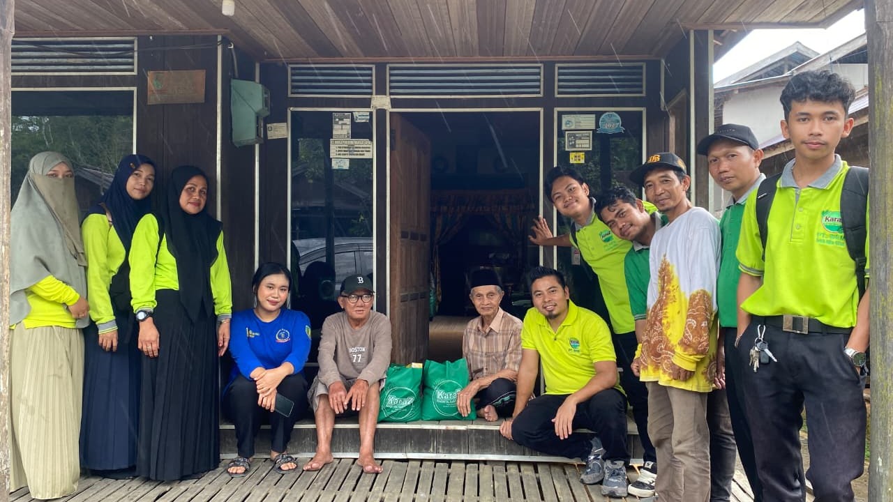 Pemerintah Desa Binjai Mendampingi Kegiatan Jumat Berbagi PT BRM Karaz dalam Penyaluran Sembako Secara Door to Door