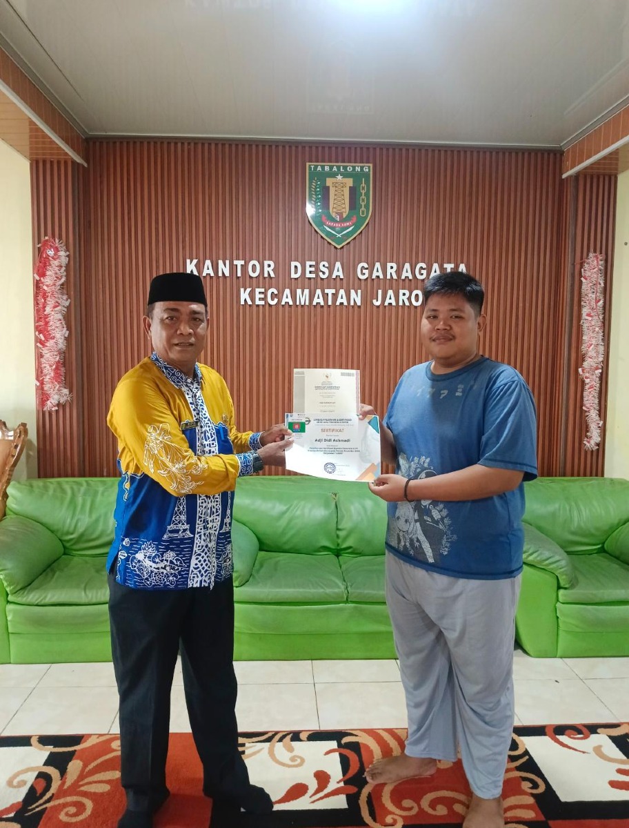 Penyerahan Sertifikat Pelatihan Excavator 