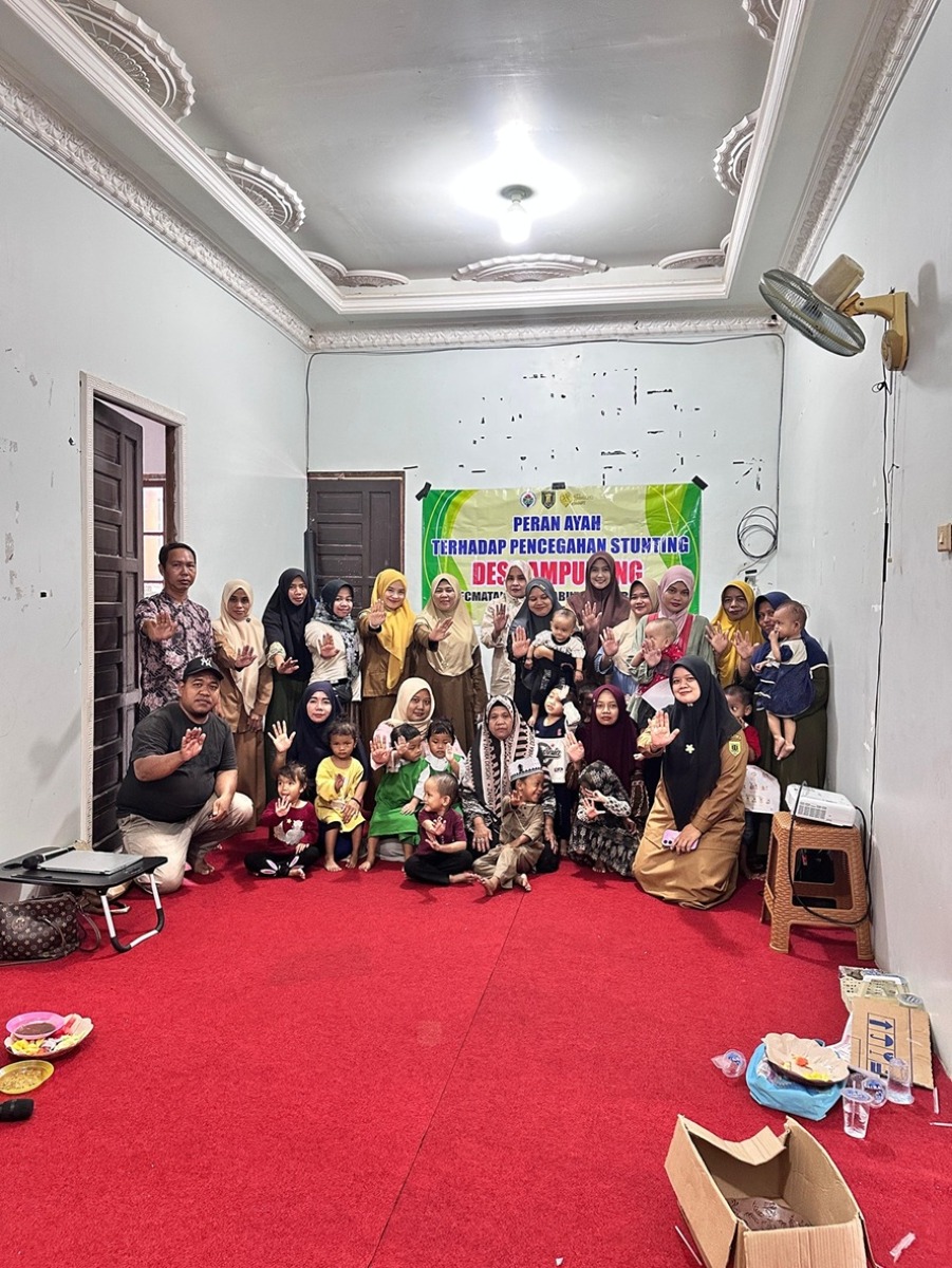 Kegiatan sosialisasi peran ayah dalam penanganan stunting di desa Ampukung