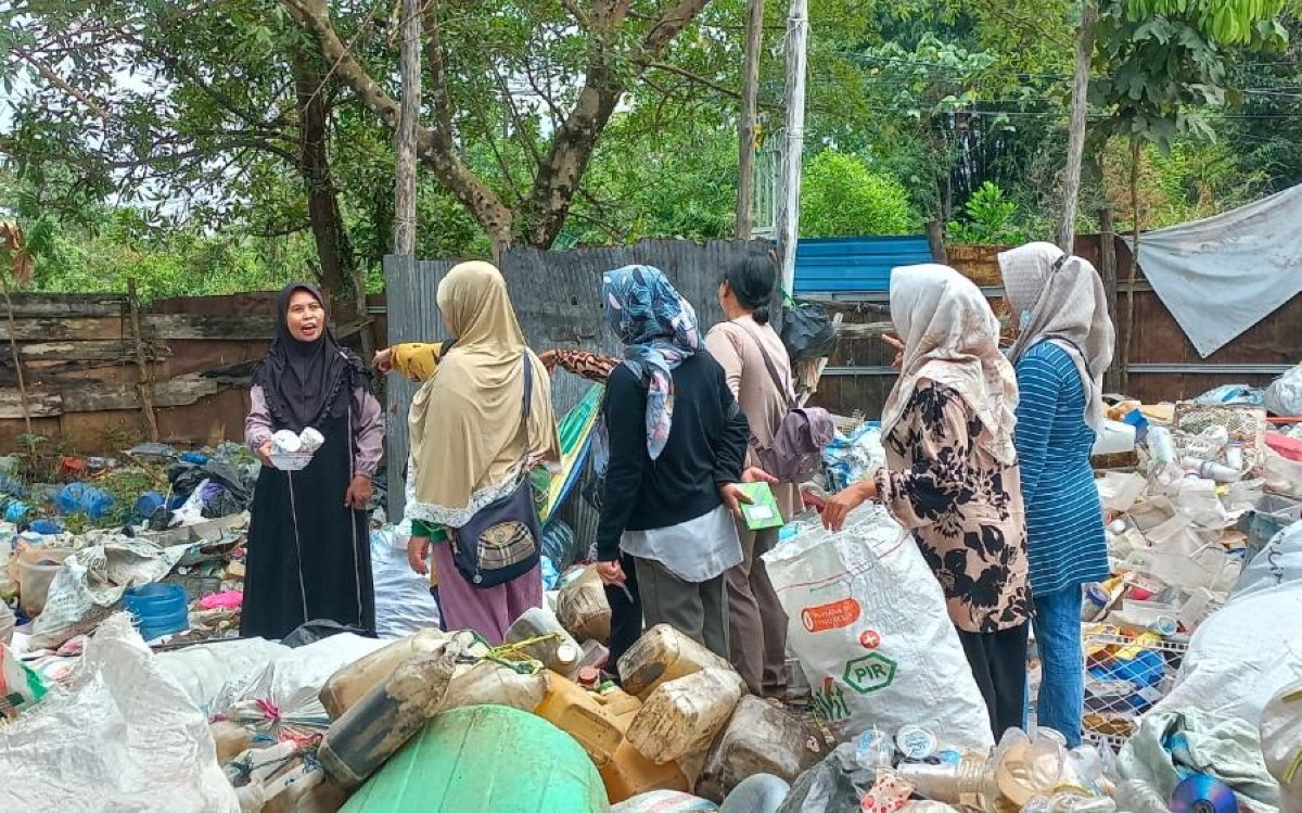 Bank Sampah Desa Garagata Berkunjung Ke Maluyung Belajar Cara Memilah Sampah