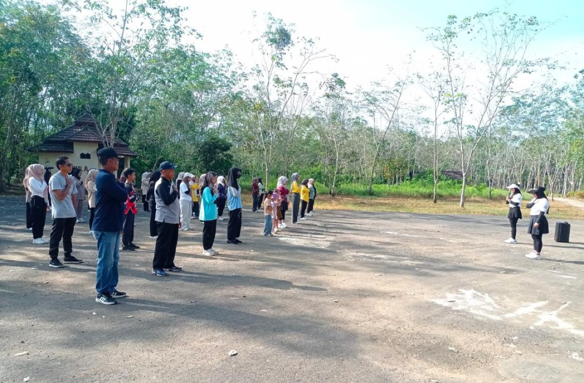Senam Kader Desa Garagata bersama Ibu Halida Perwakilan DPR Provinsi