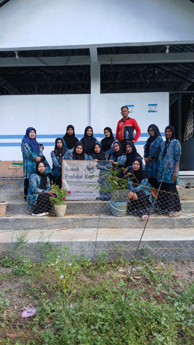 PKK Desa Santuun kunjungi Rumah Produksi Kopi Gunung Batu Kumpay