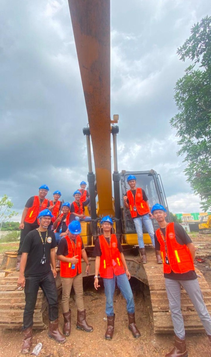 Pelatihan Alat Berat Excavator di PT. Sriwijaya Brilian Wijaya Banjarbaru
