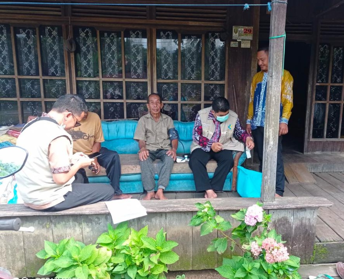 Pendampingan Kegiatan Puskesmas Jaro Pemeriksaan Kesehatan Kerumah Warga 