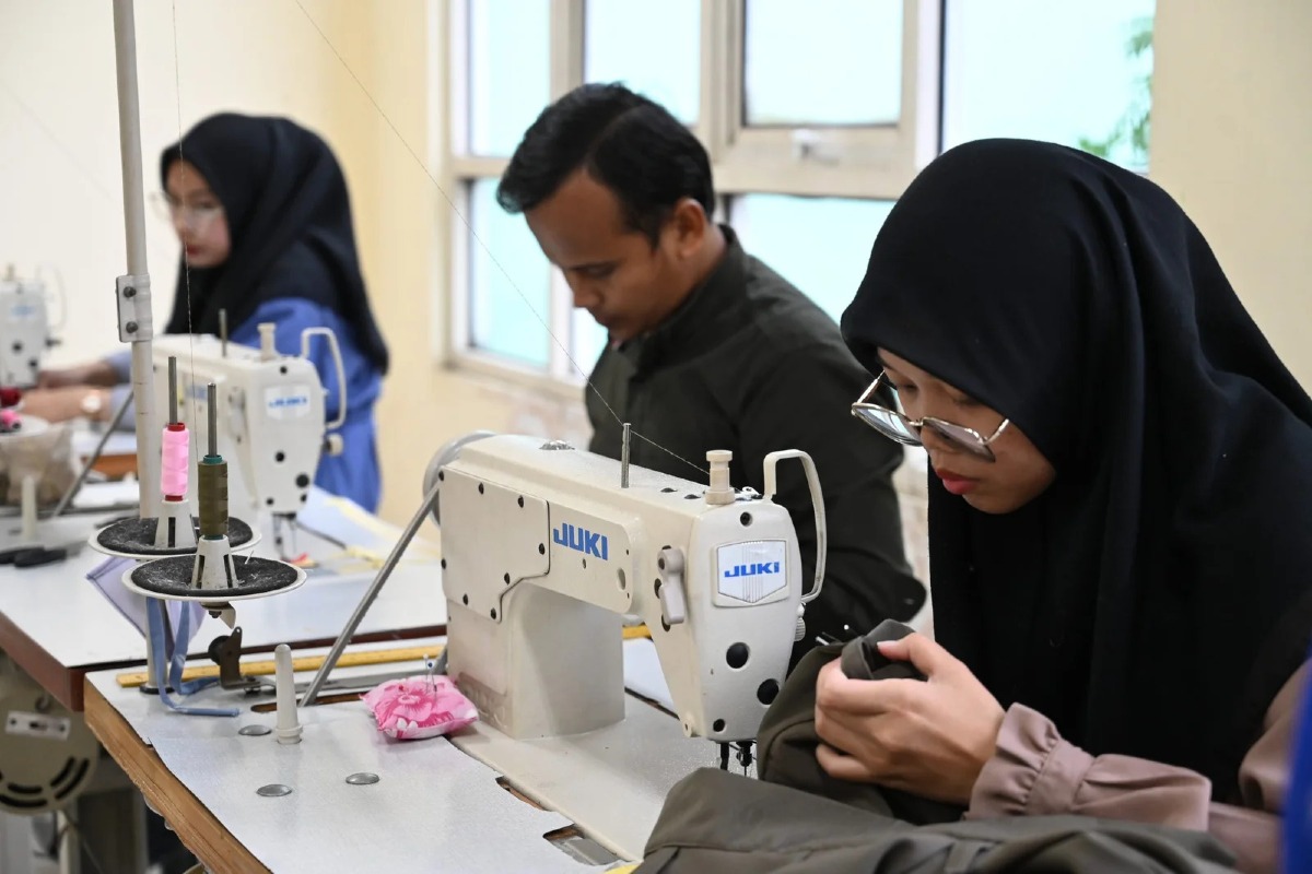 Yuk, Asah Kreativitas! Perpustakaan "Lentera Ilmu" Desa Tanta Gelar Pelatihan Membuat Keset dan Tas Belanja dari Kain Perca