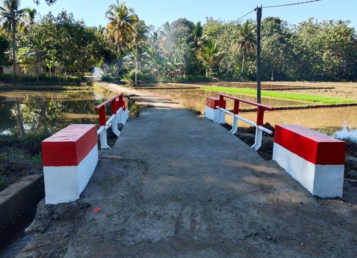 Pembangunan Jembatan Penghubung Desa Garagata dan Desa Jaro sudah selesai di Bangun Oleh Program TNI