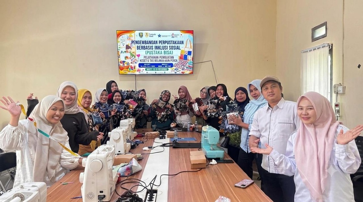 Kreatif dari Kain Perca! Perpustakaan "Lentera Ilmu" Desa Tanta Sukses Gelar Pelatihan Pembuatan Keset dan Tas Belanja