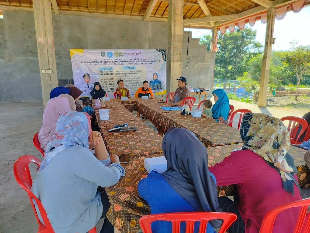 Pelatihan Keterampilan Perempuan Dorong Penguatan Organisasi Masyarakat Bidang Ekonomi di Desa Masinggai II