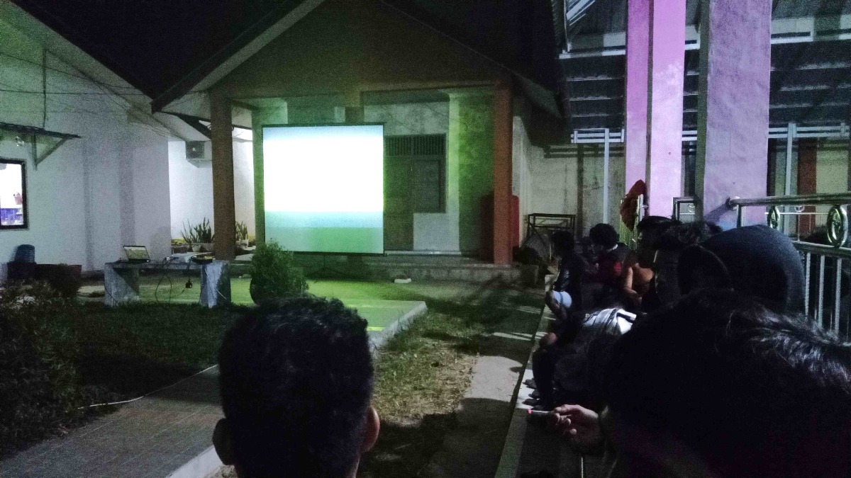 Kemeriahan Nobar Final Piala Dunia 2026 di Desa Wayau: Warga Antusias Saksikan Laga Puncak di Dini Hari