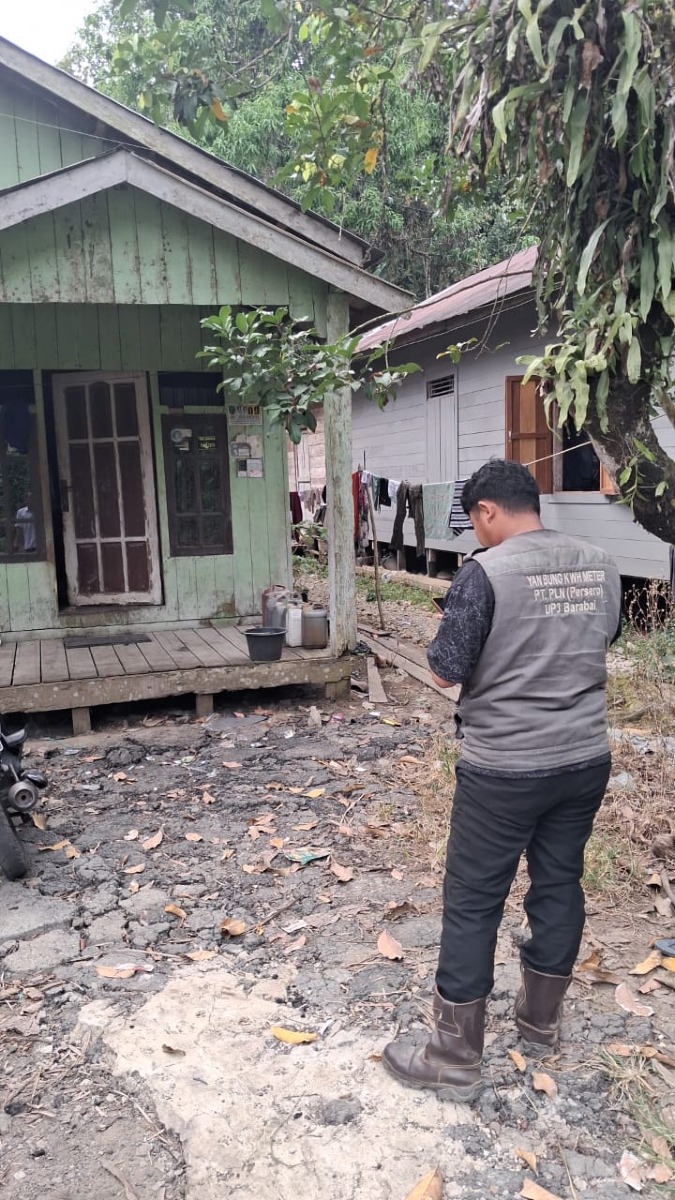 VERIFIKASI LAPANGAN BANTUAN PEMASANGAN KWH LISTRIK BAGI MASYARAKAT DESA SANTUUN YANG BELUM TERSAMBUNG LISTRIK PLN