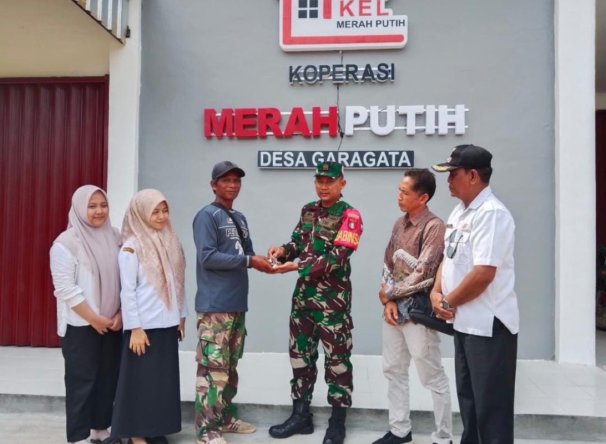 Serah Terima Kunci dari Tukang sudah selesai dalam pembangunan Gedung KDMP Garagata