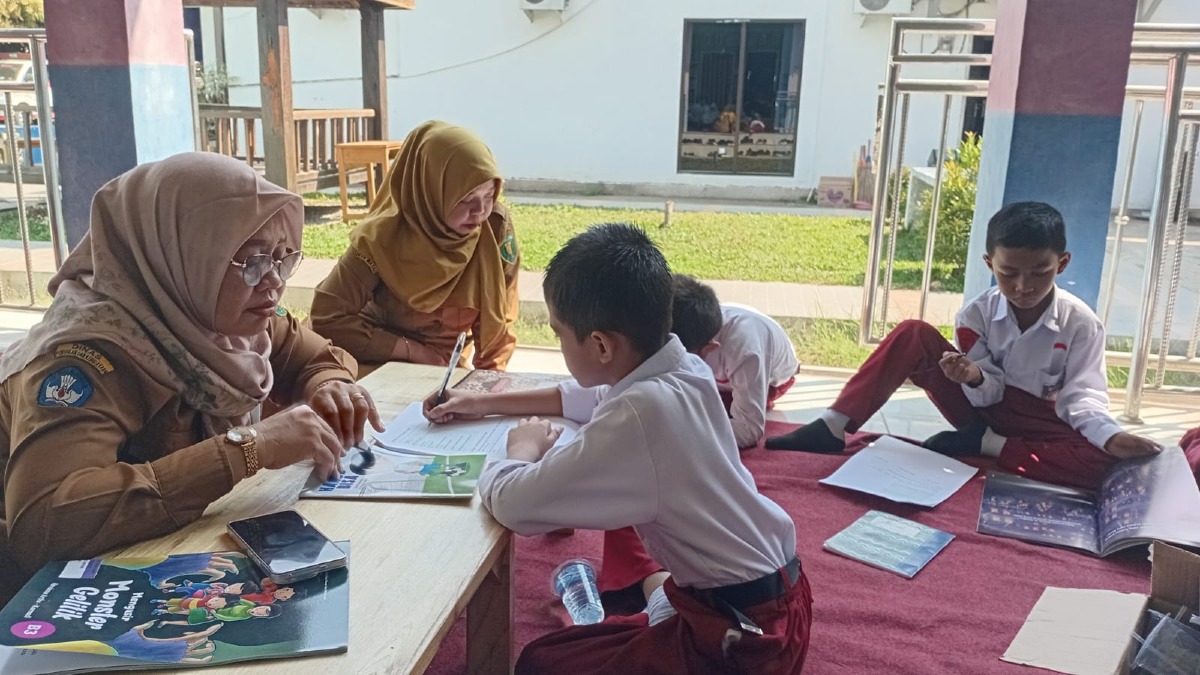 Siswa SDN 1 Wayau Tingkatkan Minat Baca melalui Kunjungan ke Perpustakaan Bina Ilmu