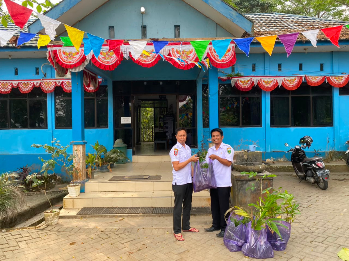 Pemdes Kapar Gandeng KPH Tabalong Tanam Bibit, Wujudkan Desa Kapar Green Smart