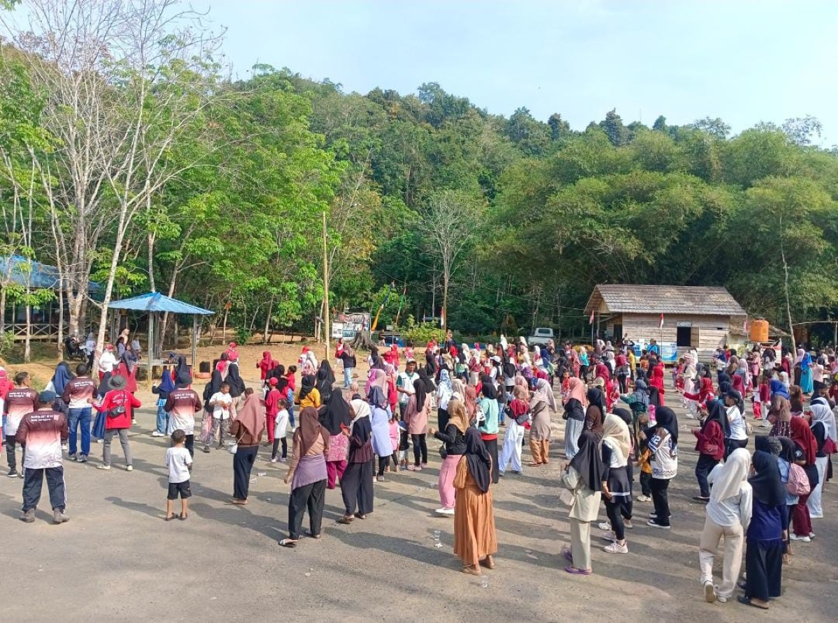 Dalam Perayaan HUT RI Ke 81 Desa Garagata menggelar Senam Sehat di wisata Goa Liang Tapah