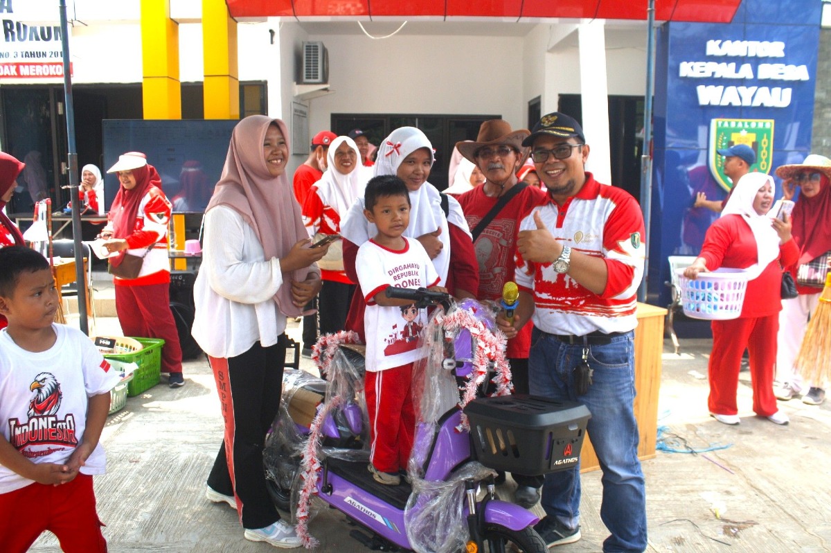 Jalan Santai Meriahkan HUT RI ke-81 dan HUT Desa Wayau ke-26, Semarak dengan Beragam Doorprize