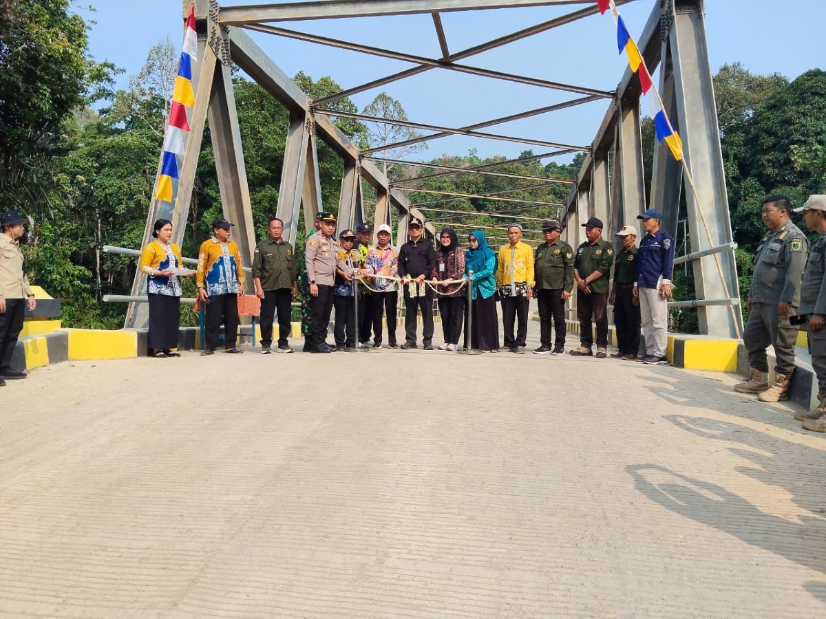 Pemerintah Desa Santuun Hadiri Peresmian Jembatan Desa Uwie oleh Bupati Tabalong