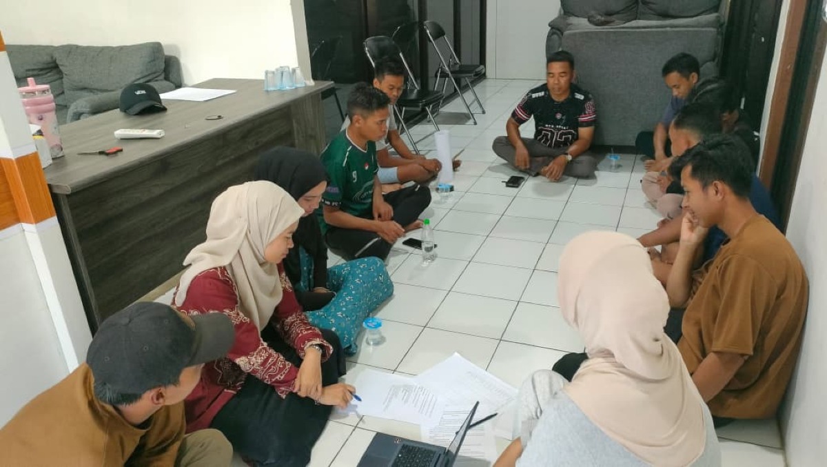 RAPAT PEMBAHASAN PELAKSANAAN KEGIATAN PERINGATAN HUT RI KE-81 BERSAMA KARANG TARUNA HARAPAN KITA SEJAHTERA DESA KAMPUNG BARU