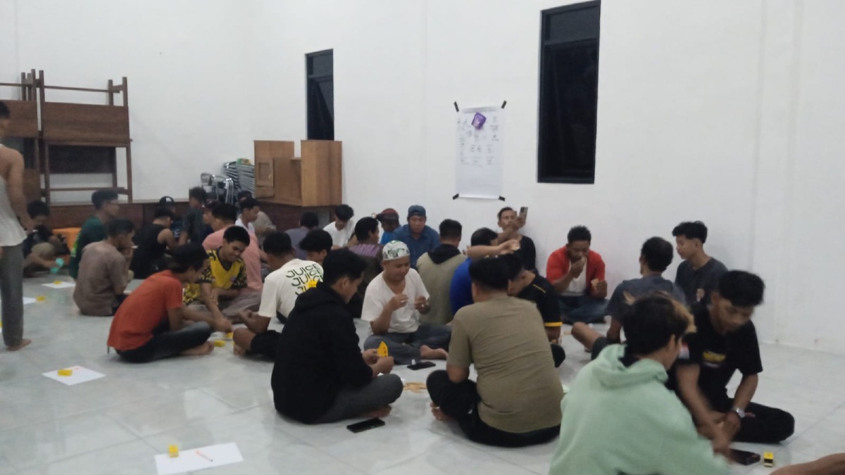 PELAKSANAAN LOMBA DOMINO OLEH KARANG TARUNA HARAPAN KITA SEJAHTERA DESA KAMPUNG BARU