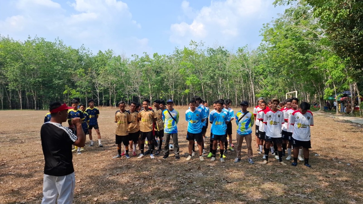 SEMARAK HUT RI TURNAMEN SEPAK BOLA ANTAR-RT DI DESA KAMPUNG BARU BERLANGSUNG MERIAH