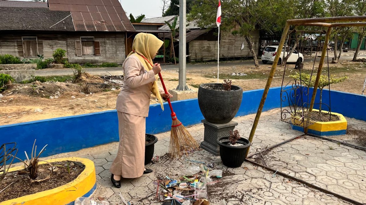PEMBERSIHAN RTH DESA BANUA LAWAS