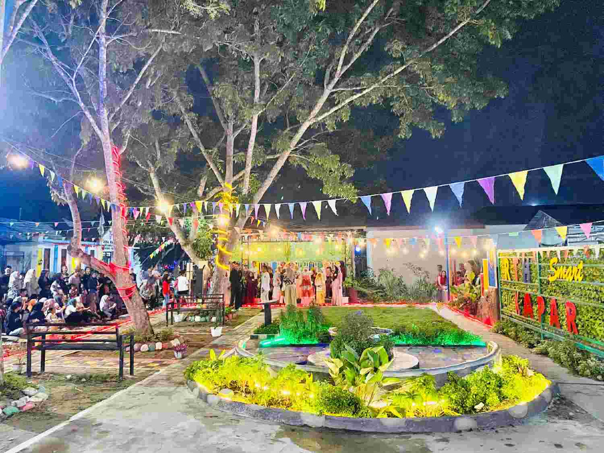 Fashion Show Busana Muslim Anak Desa Kapar Berlangsung  Dengan Konsep Outdoor Di RTH Smart Desa Kapar Berlangsung Sangat Meriah